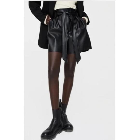 NWT Zara Black Vegan Pleated Leather Paperbag High Waisted Shorts - size Small - Picture 1 of 13
